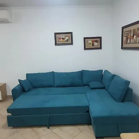 Nyaraló House In Durrës